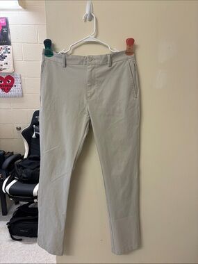 Southern Tide Men’s Chinos in Light Khaki